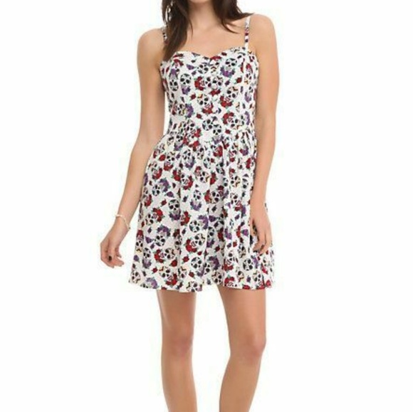 Hell Bunny Pin-up Rockabilly Skull and Roses Dress - Picture 2 of 8